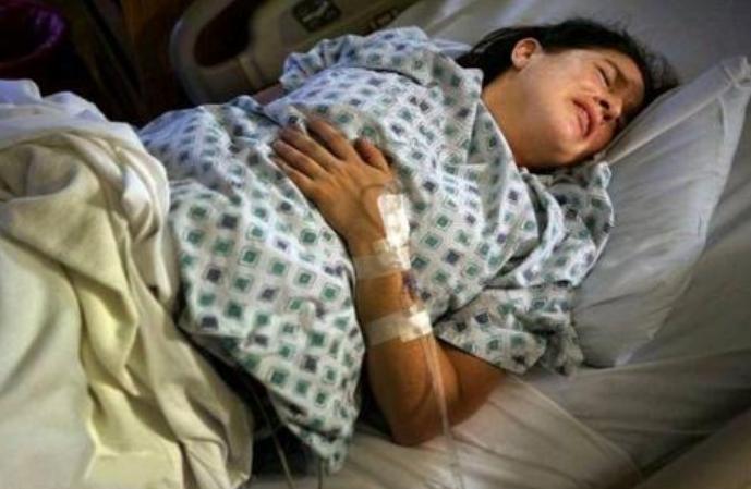 生产时怎样才会手剥胎盘,孕妇生产手剥胎盘