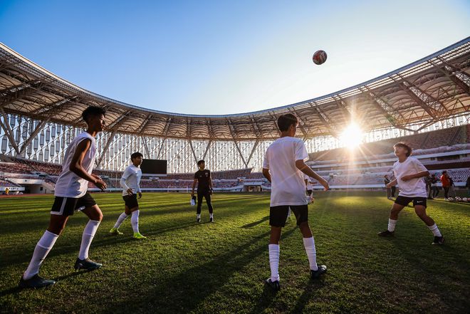比肩梅罗的中国球员,比肩梅西的中国球员