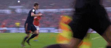 近十年来公认的三大中锋之一，全面解析几乎完美的拜仁神锋莱万