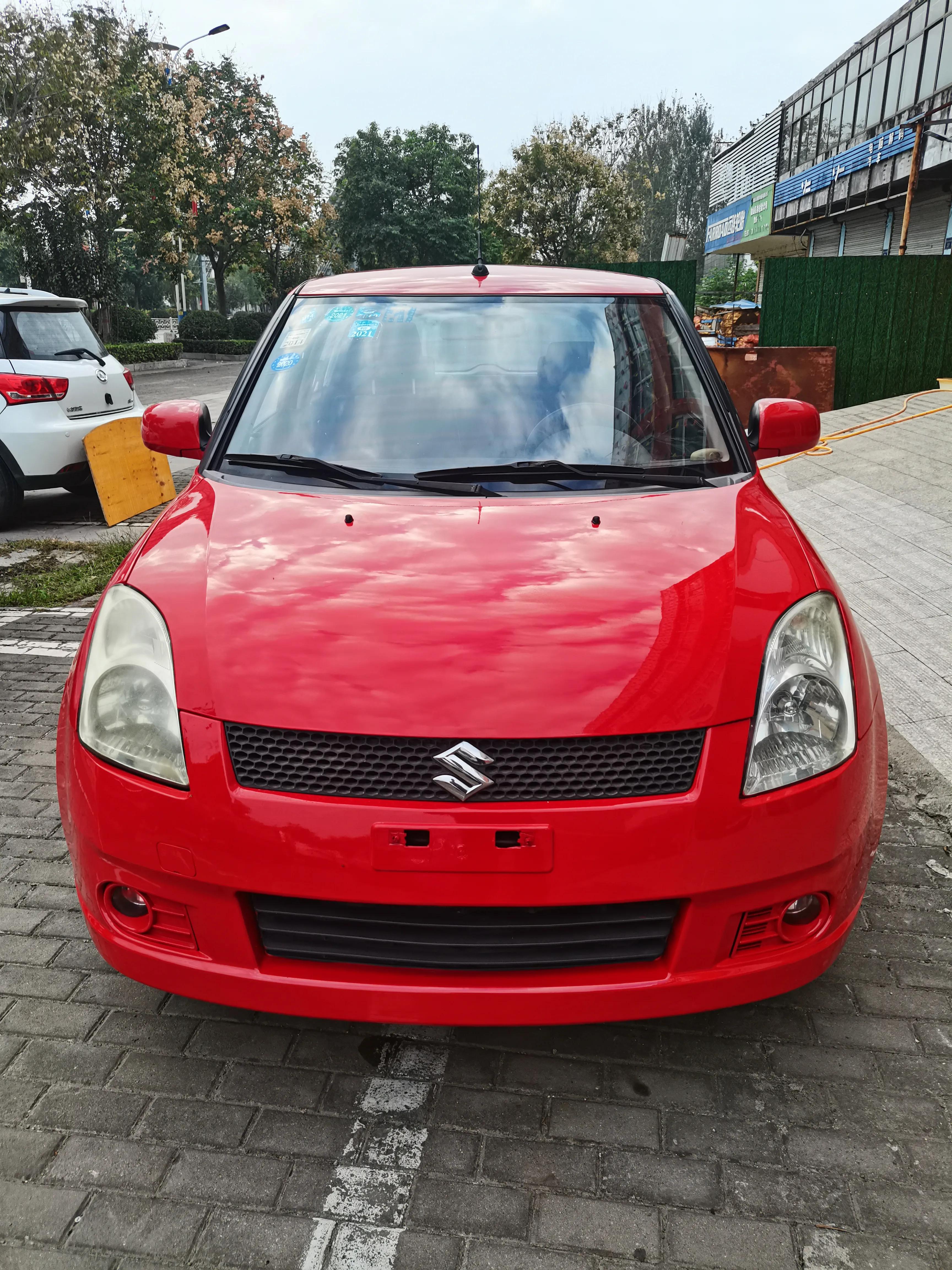 铃木红色雨燕超清,红颜色的小铃木