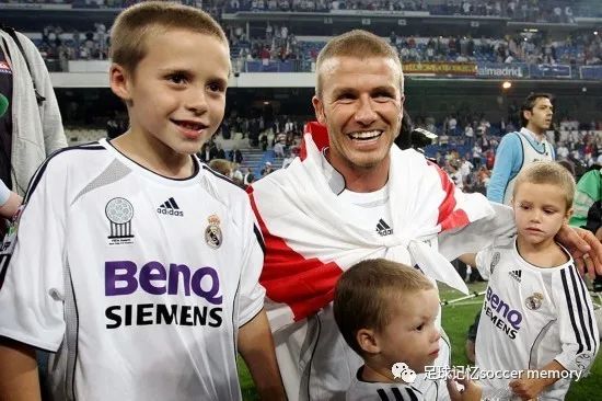 圆月弯刀蓝牛,圆月弯刀yy