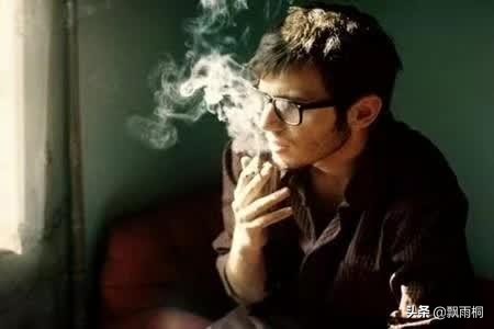 结婚后发现老公婚前一脚踏两船了,老公脚踏两只船是该放弃还是挽回