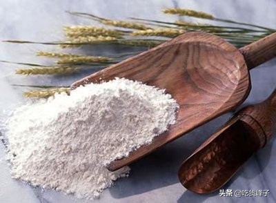 夏天面粉有虫吃了有害吗,面粉里面有了潮虫还能吃吗