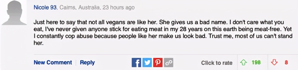 外国妹子冲进肯德基泼血怒吼：吃肉是大*杀屠**！网友们：有病？