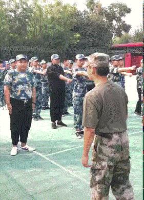 我参加的不是军训，绝壁是人体艺术展啊