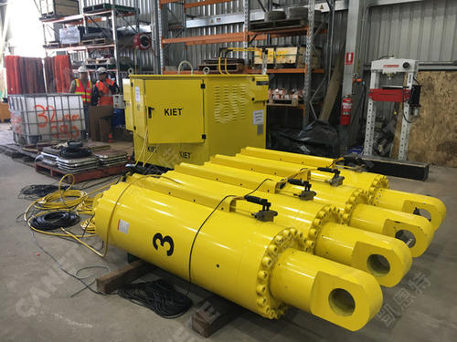 中国工程机械行业崛起,中国最大履带起重机是多少吨