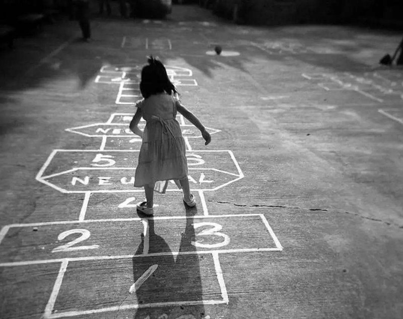 80、90后的小时候还记得多少？健美裤、胶鞋、脚蹬裤你穿过吗