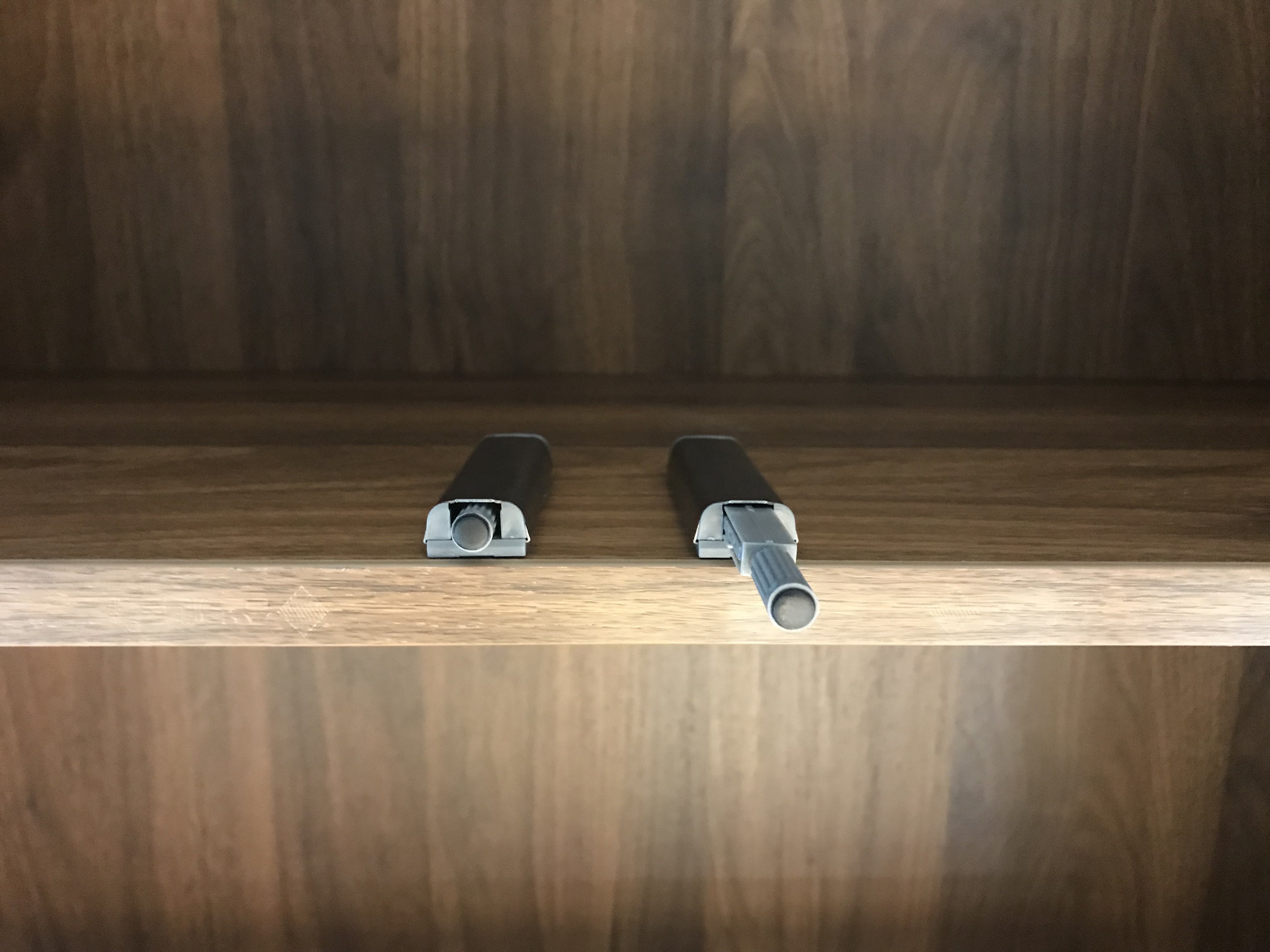 柜门不装反弹器,柜门装反弹器好还是拉手好