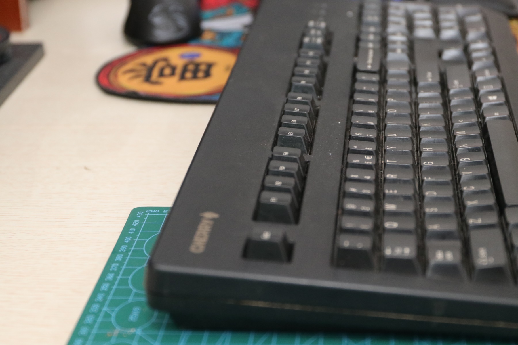 3494机械键盘,不到百元的青轴高颜值键盘