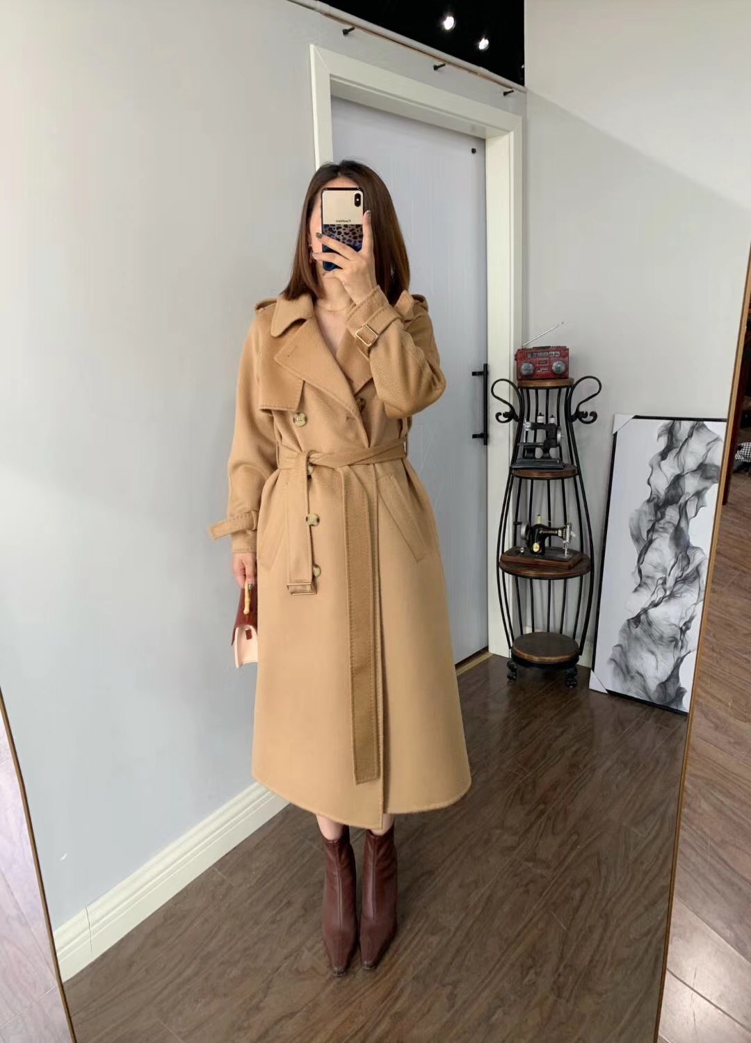 不同版型深灰色双面羊毛大衣穿搭,羊毛绒大衣怎么穿不显臃肿