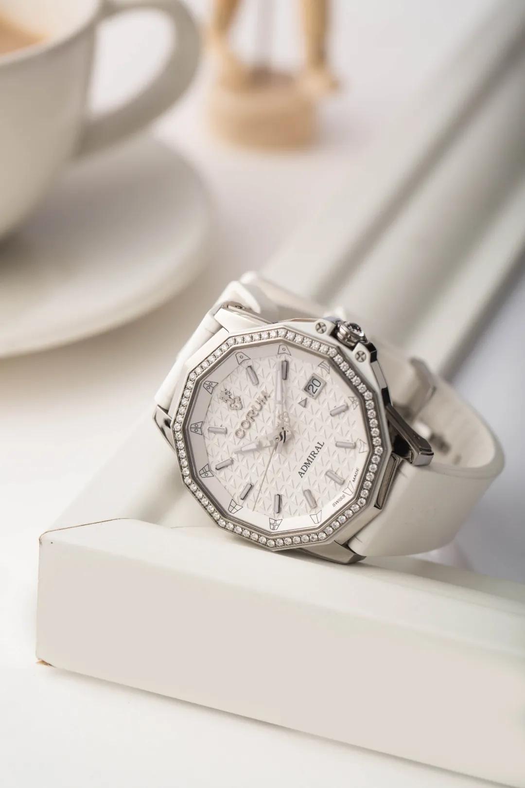 十一国庆没闲着，大腕给你找了4个爱表的女朋友