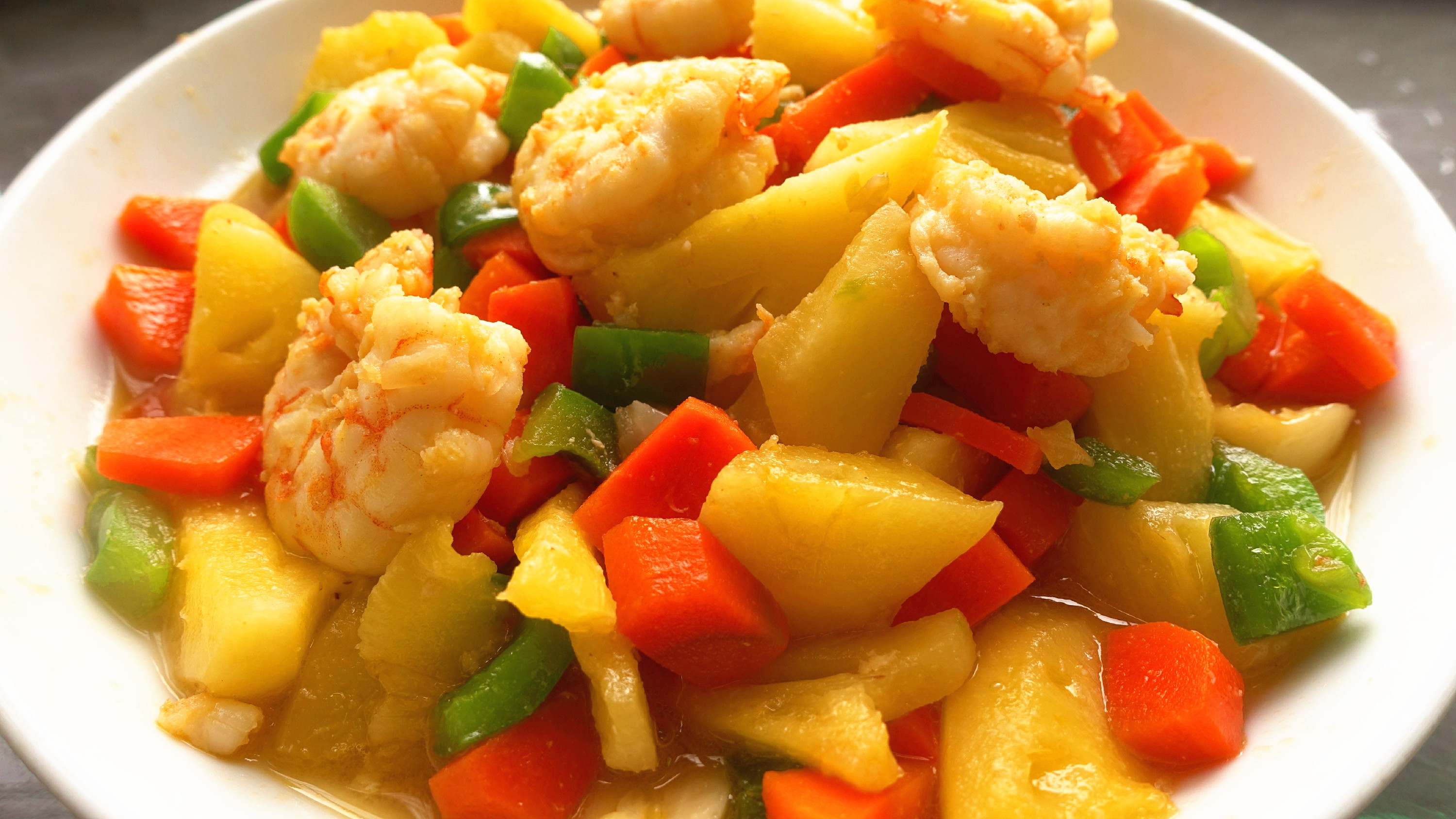 菠萝炒虾做法步骤,菠萝油条虾做法视频教程