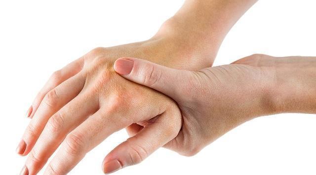 颈椎病到底多严重？出现这些症状你就该当心了，日常护理很重要