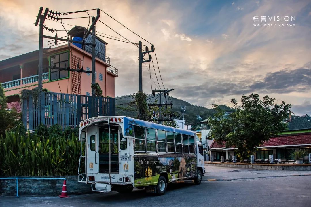 繁华熙攘，从海滩到山路的芭东（Patong）风情