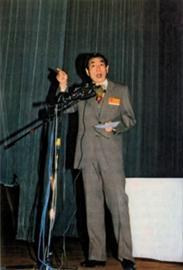 1992年，*小平邓**力排众议扶植“黑马”*镕基朱**：好干部就在眼前