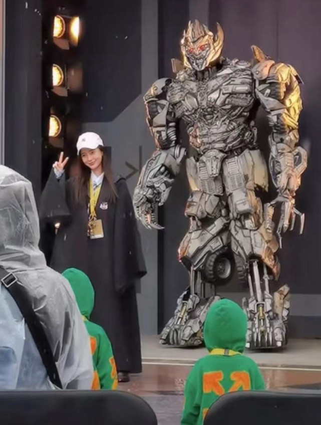 吴京儿子强势上镜,吴京演艺圈儿子