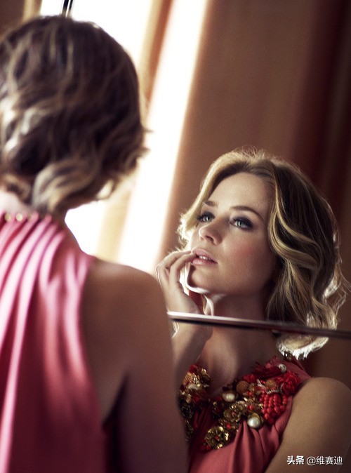 艾米莉:因口吃跟演戏结缘,屡次错过漫威角色,却依然扛起一片天