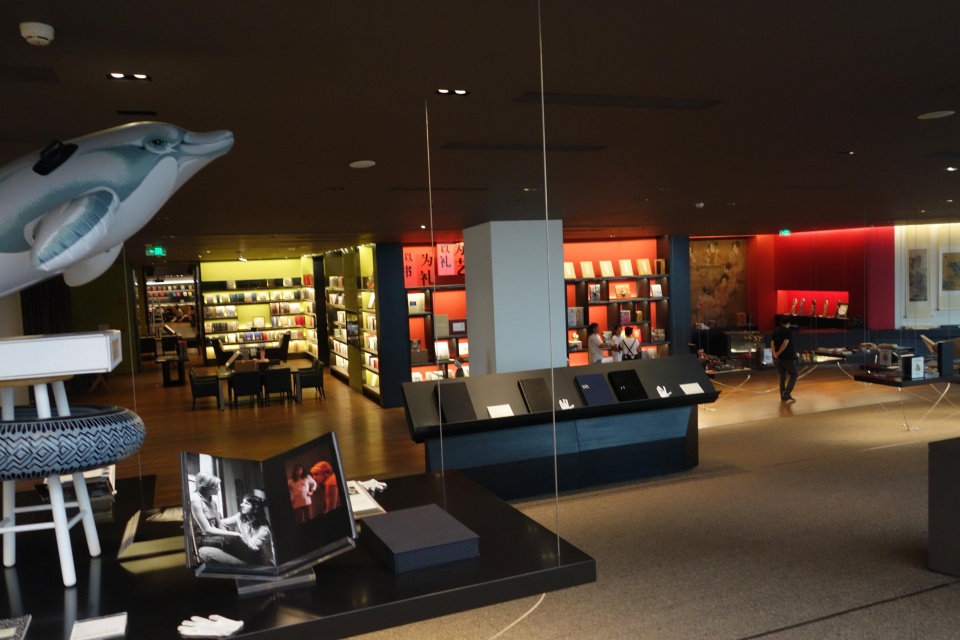 雅昌艺术中心藏品展厅,雅昌书墙