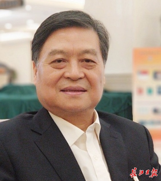 代表委员讲抗击疫情的武汉故事，医生独自“逆行”回汉，3个月后一家人才团聚