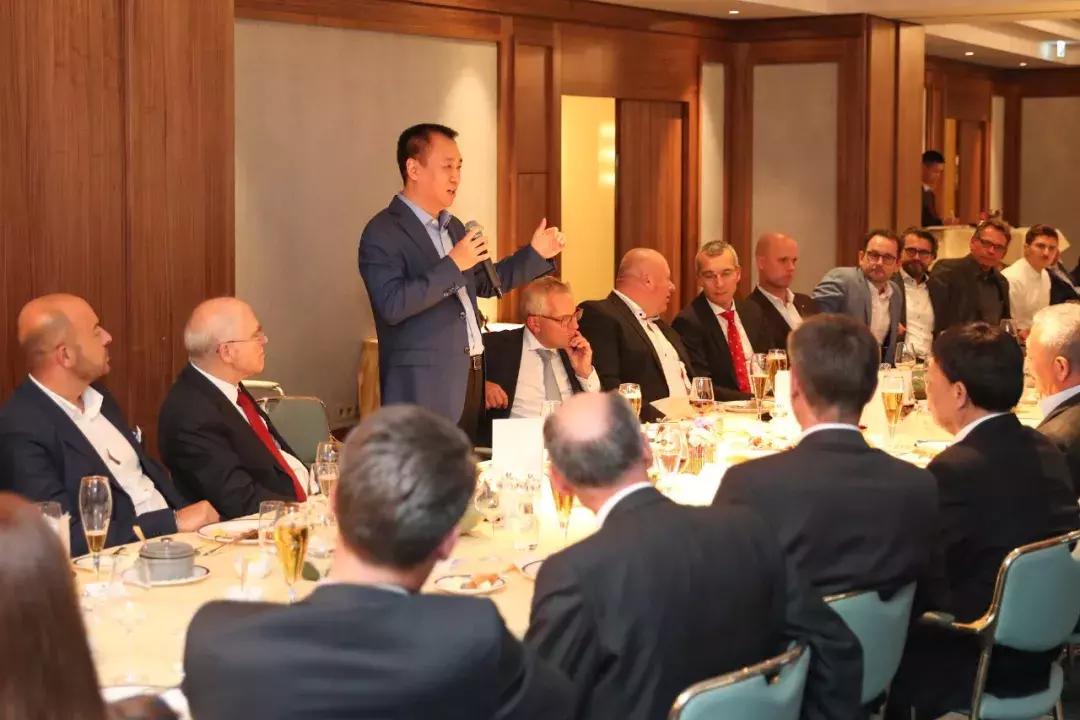 许家印奋斗三个月造车,许家印讲述造车朋友圈