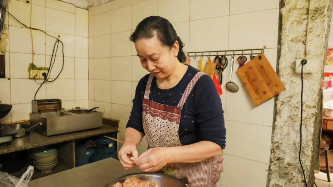 华大学生街藏了10年的古厝餐厅，吃一口都是外婆家味道