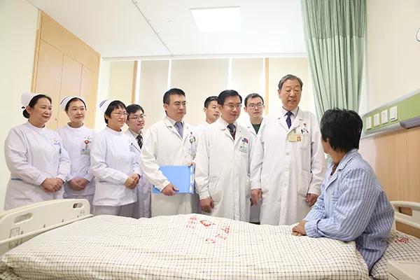 老年人肠梗阻疼痛难忍,老年人腹部剧痛