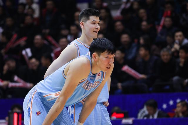 周琦回归新疆男篮队,男篮众球星齐祝贺周琦