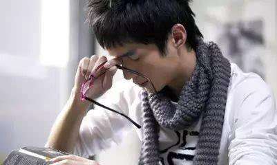 隐形验光时需要注意哪些,长期戴隐形眼镜怎么验光