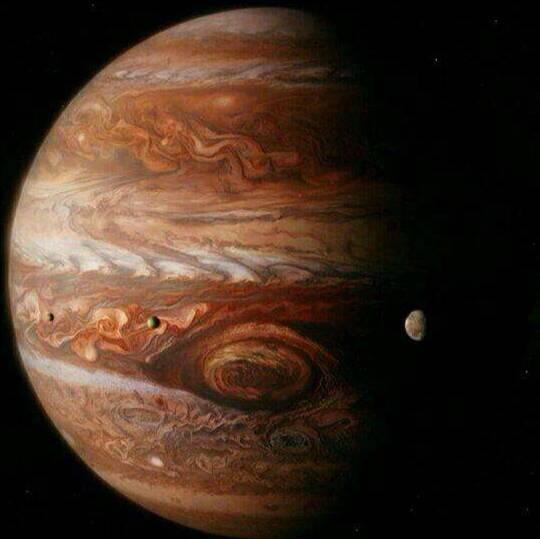 为什么现在太阳系只有八大行星呢,太阳系的八大行星都有固定表面吗