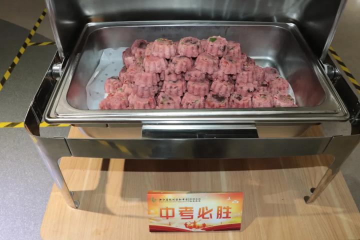 “斗志昂扬”配上“鸿运当头”保准“金榜题名”...没有什么中考难题是一顿美食解决不了的