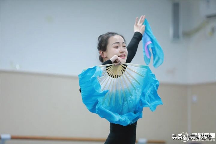 只有内心强大了才能冲破一切阻碍,只有自己内心强大才能不被伤害