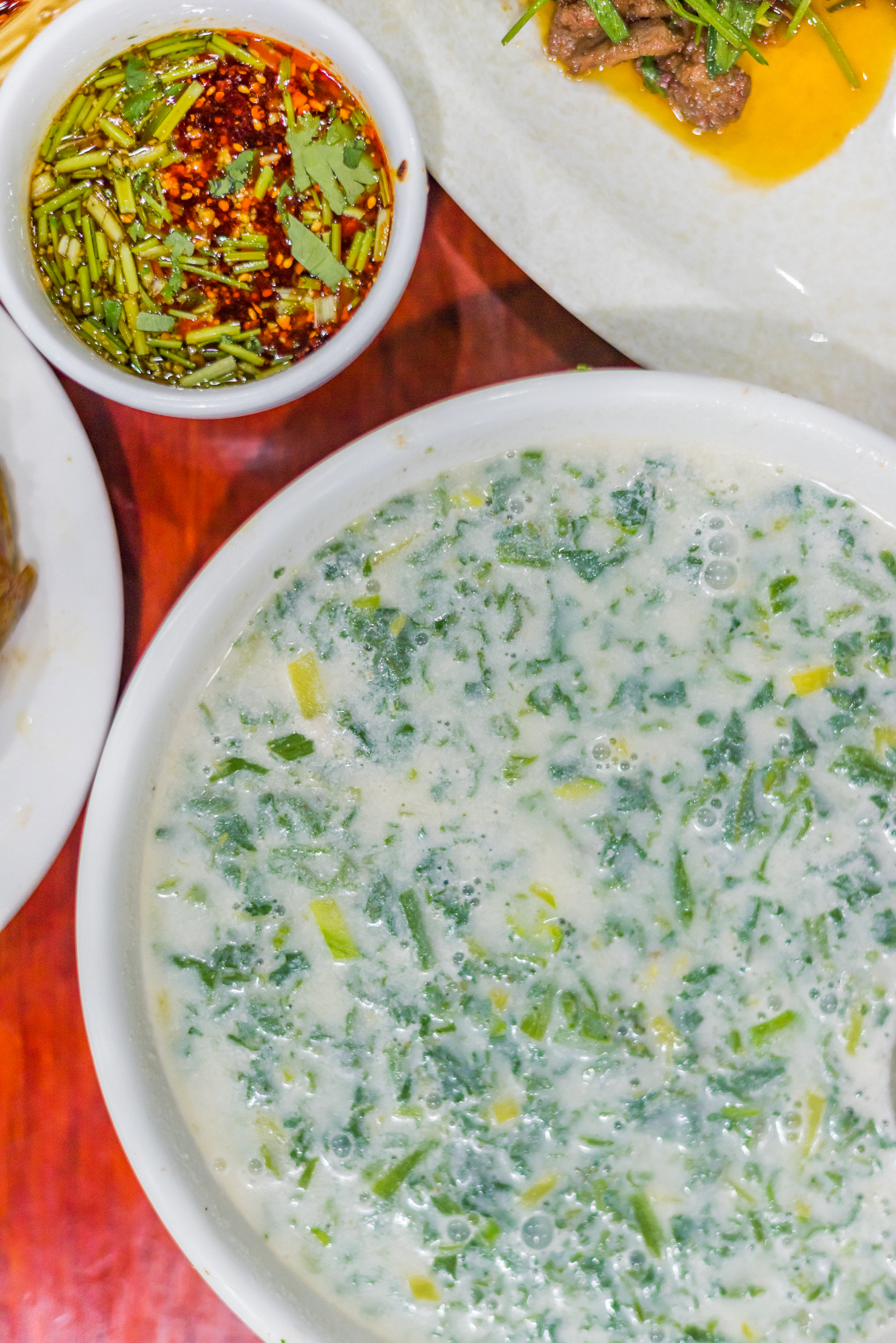 弥勒特色美食推荐,弥勒附近美食8-10人套餐