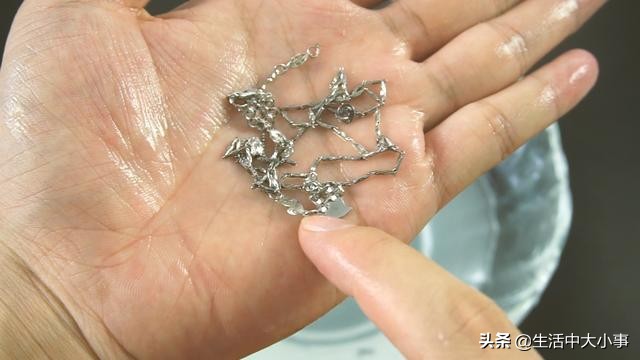 银首饰变黑如何清理,银首饰变黑怎么清洁