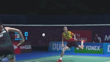 打羽毛球的第一步,儿童羽毛球的发球入门视频