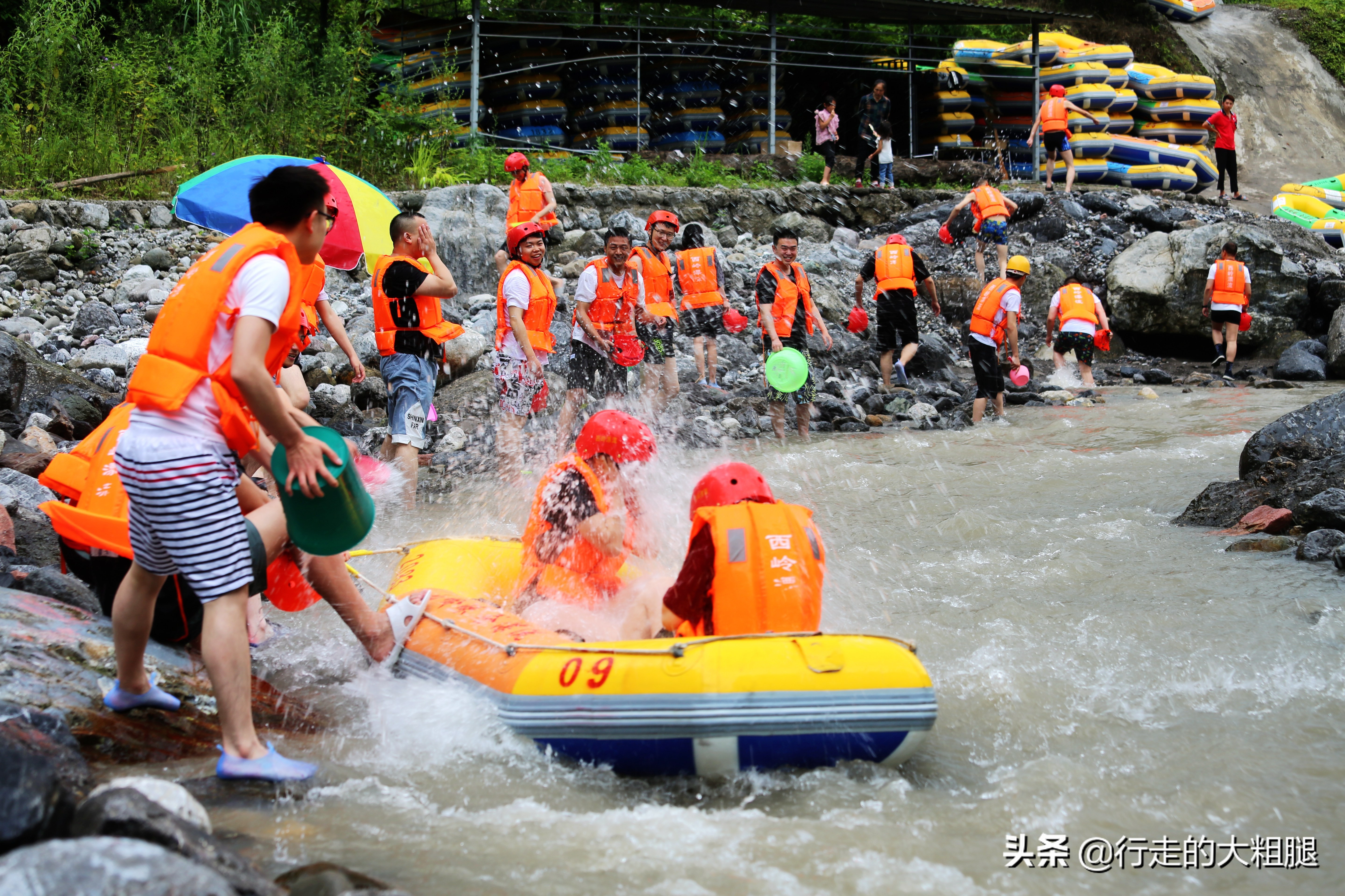 激情漂流乐趣无穷,周末自驾游漂流最刺激的地方