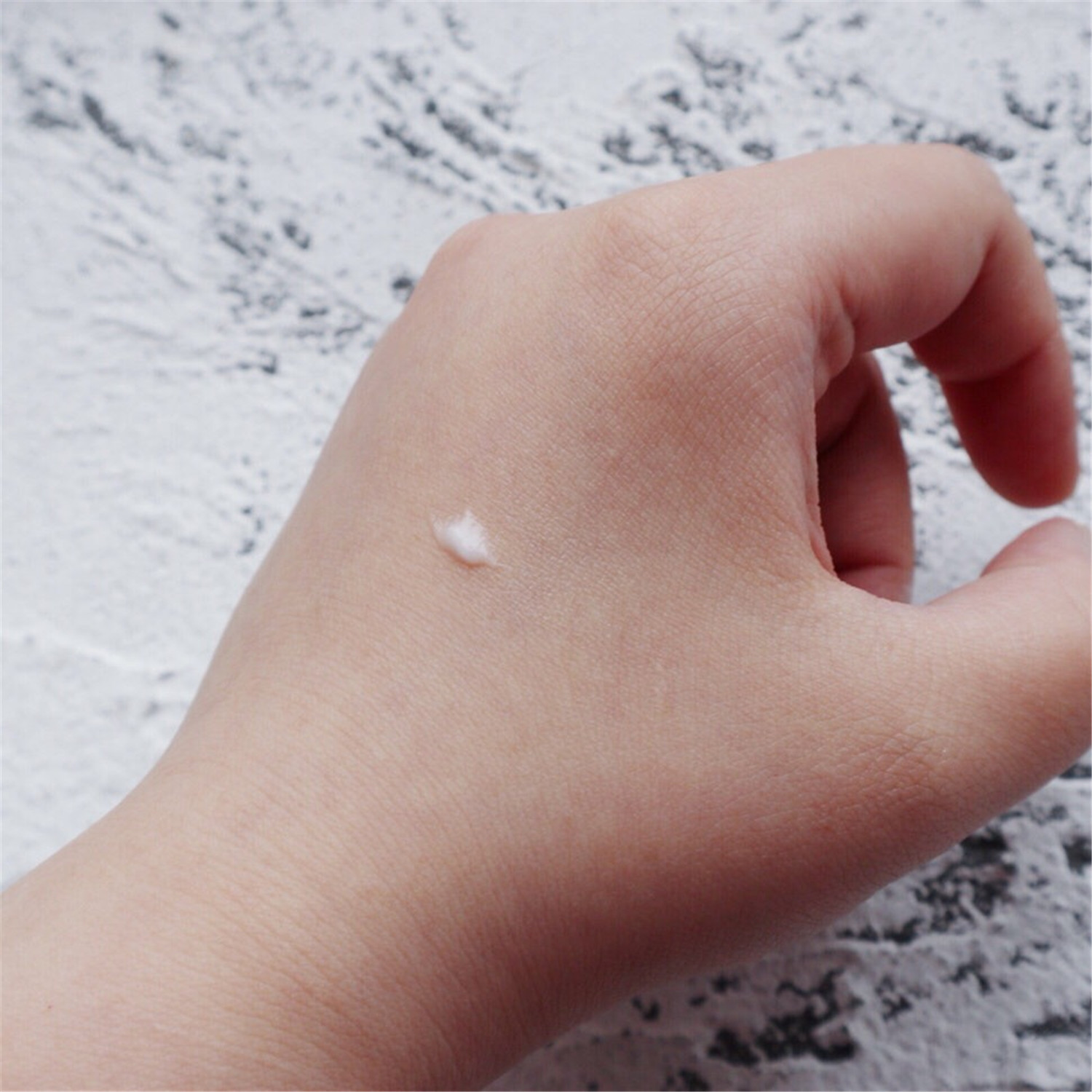 小棕瓶眼霜跟兰蔻发光眼霜哪个好,兰蔻发光眼霜没有细闪是假货吗