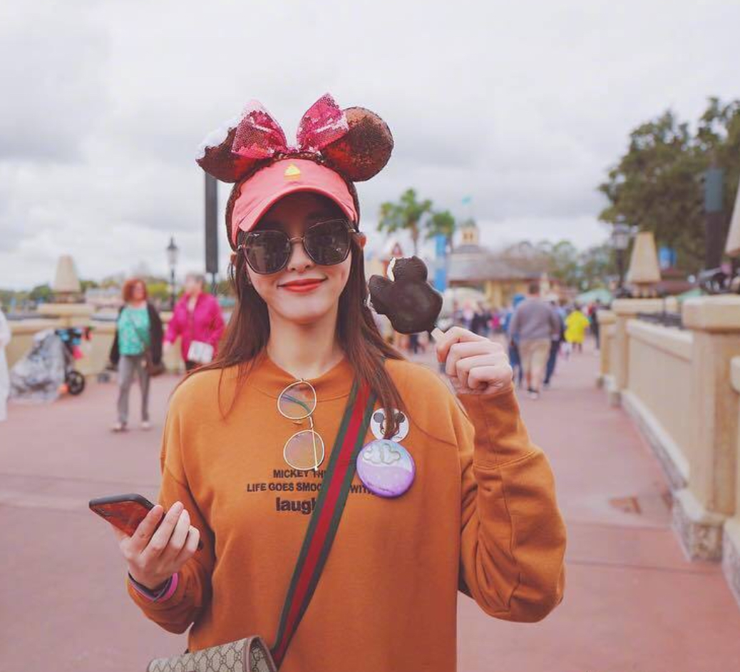 大圆脸适合戴什么款式墨镜,圆脸适合戴哪种样式的墨镜