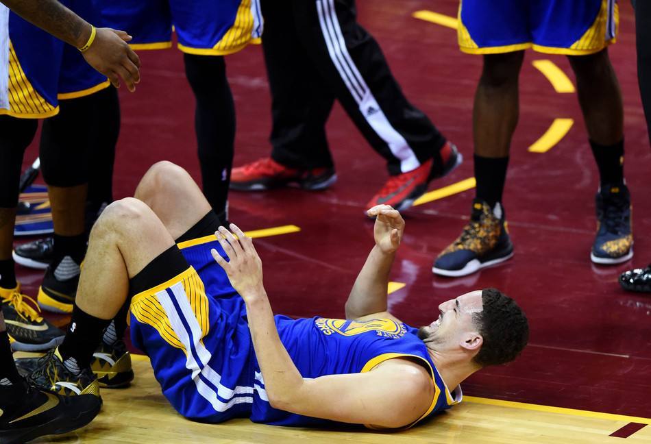 硬汉！软骨骨折仅休1场就火线复出，勇士真急了，这场将背水一战