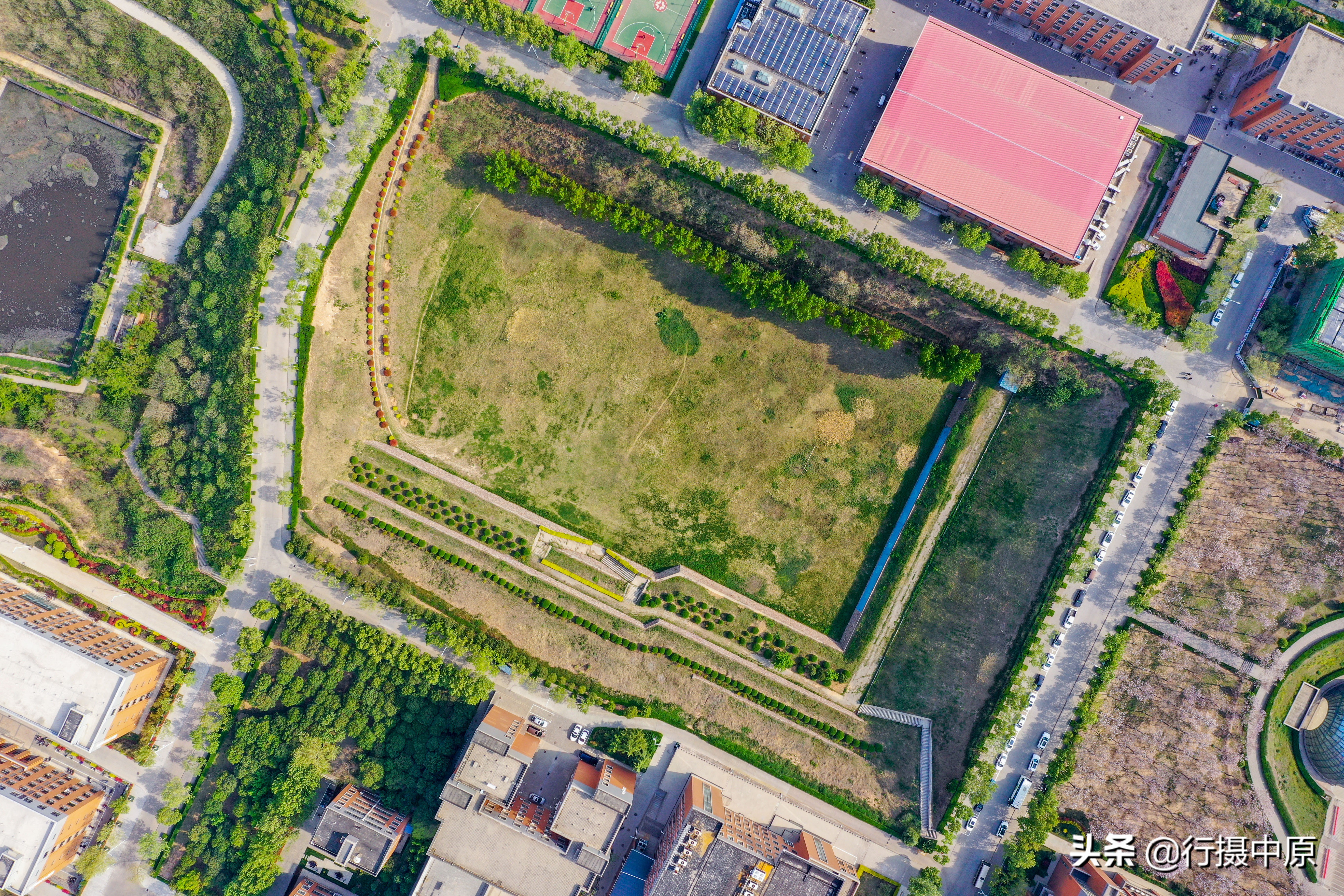 世界上最大的一处足球场,奇怪的足球场