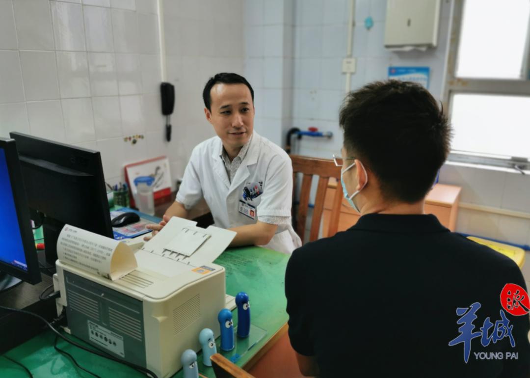 29岁“俊俏男”婚后不育，原来青春期就发育异常了