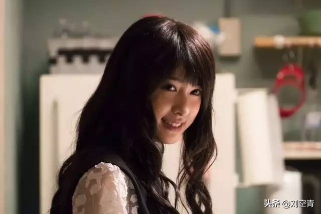 讲述换脸的电视剧,电影解说女人整容时的场景