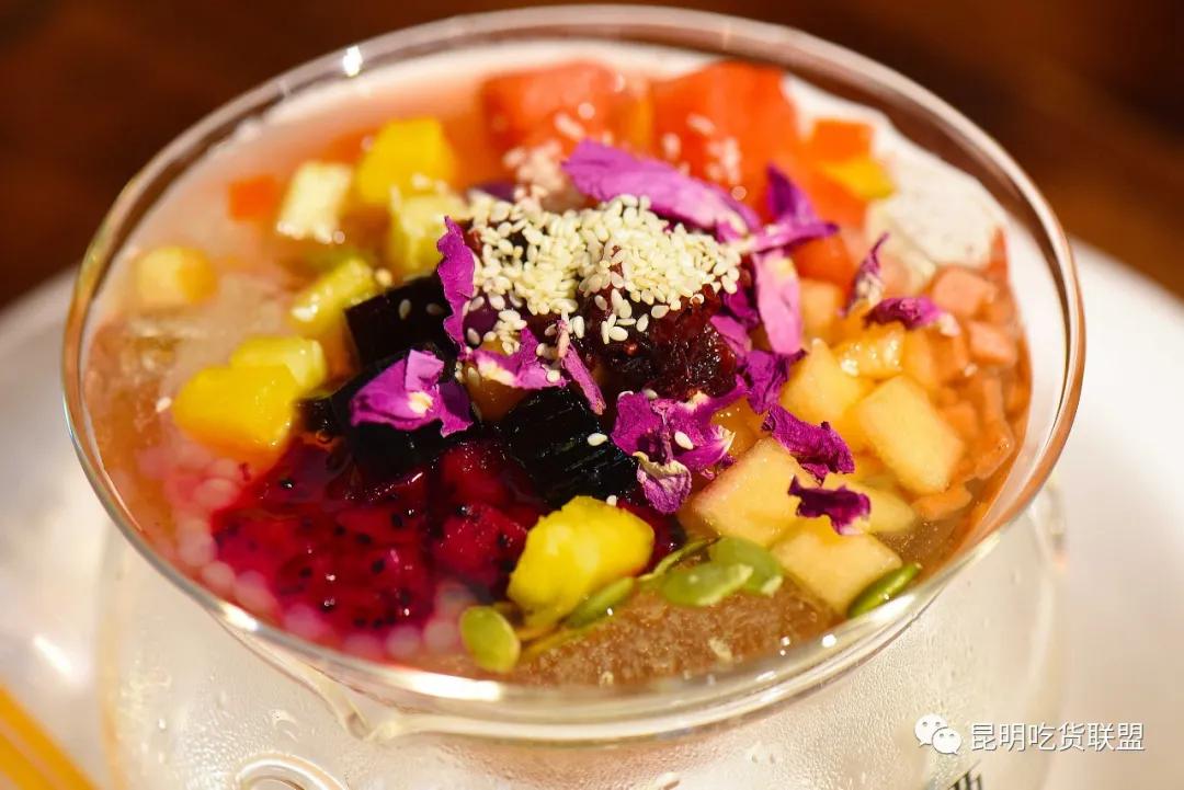 昆明的网红小吃街在哪里,昆明网红小吃城千千烧花甲粉