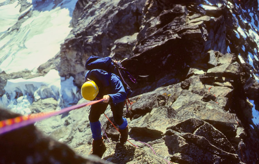 绳索登山的技巧,爬山绳索下降技巧