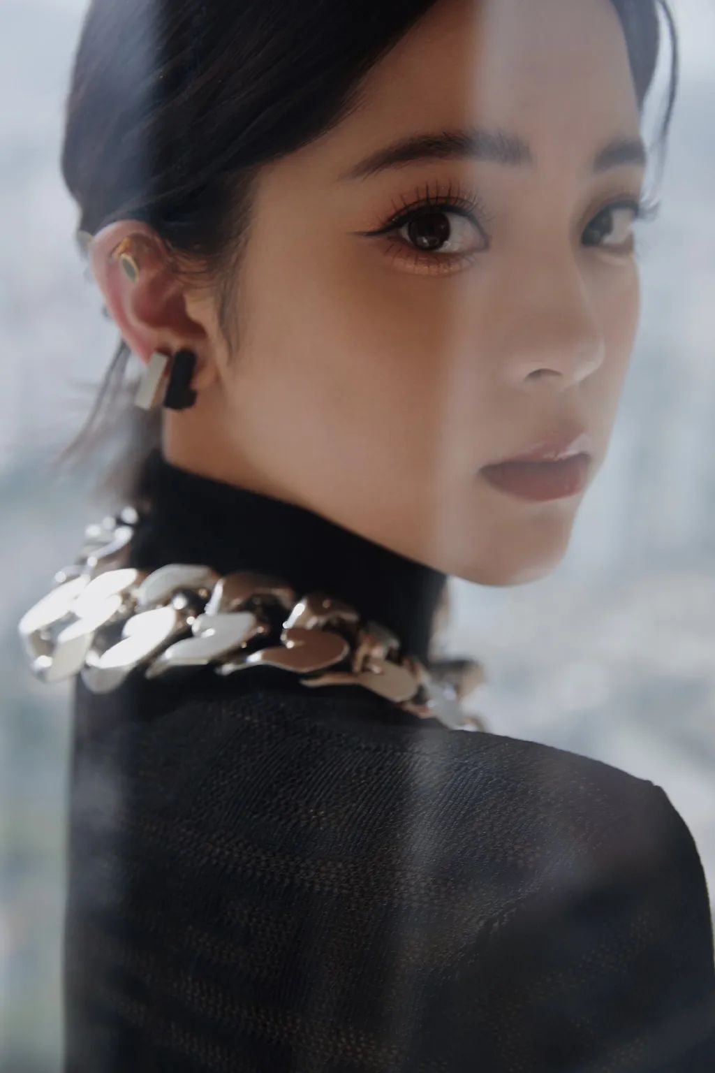 小五官扁平脸适合什么风格,塌鼻扁平脸