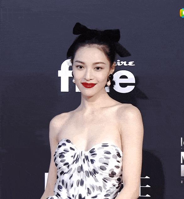 上戏的迪丽热巴,迪丽热巴和袁冰妍比赛劈叉