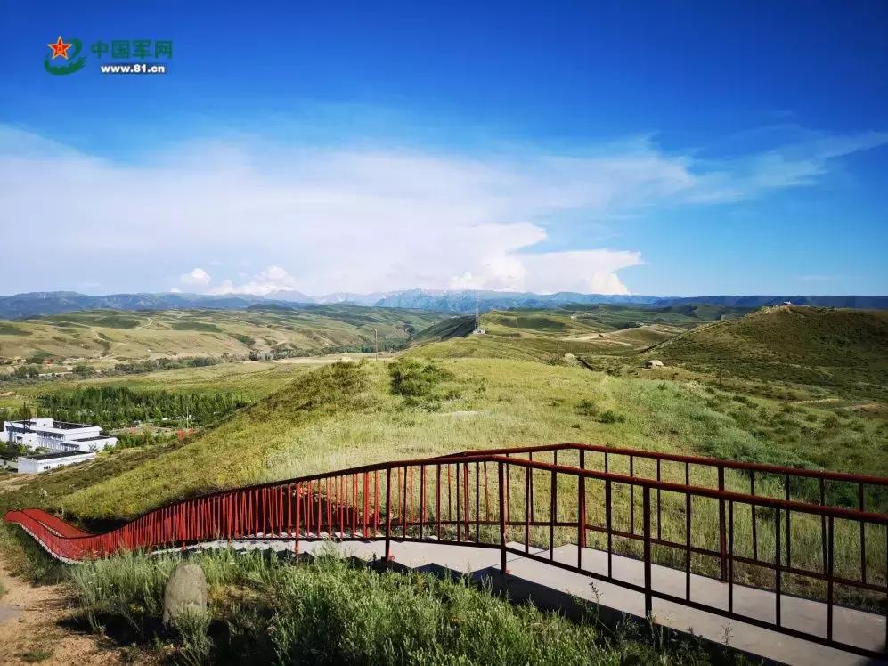 突然，女剑客发来消息