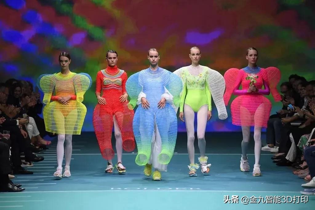 以精神分裂为灵感，用3D打印笔描绘灵魂曲线、人性色泽