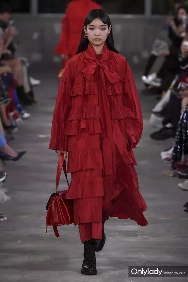 张艺兴valentino东京神图,张艺兴valentino秀场表演