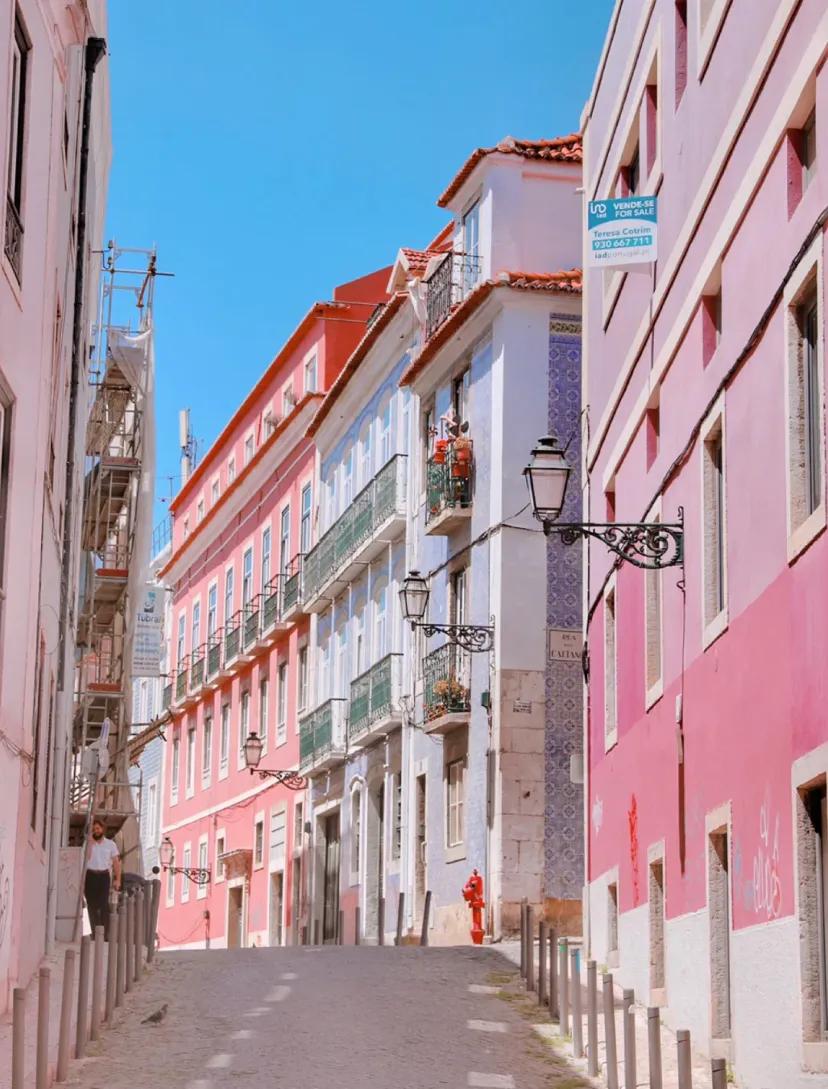 五盾军团葡萄牙霸气出场,足球五盾军团