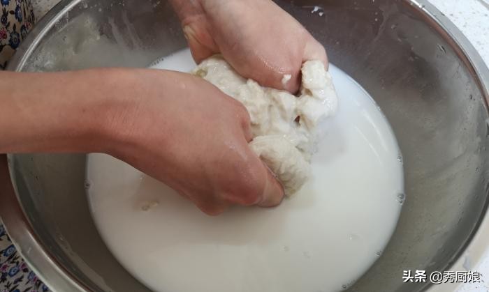 炸油条用油条改良剂还用加酵母吗,油条怎么炸才酥脆又蓬松